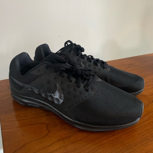Nike Downshifter 7 Mens Solid Black Running Shoe - Picture 2 of 6
